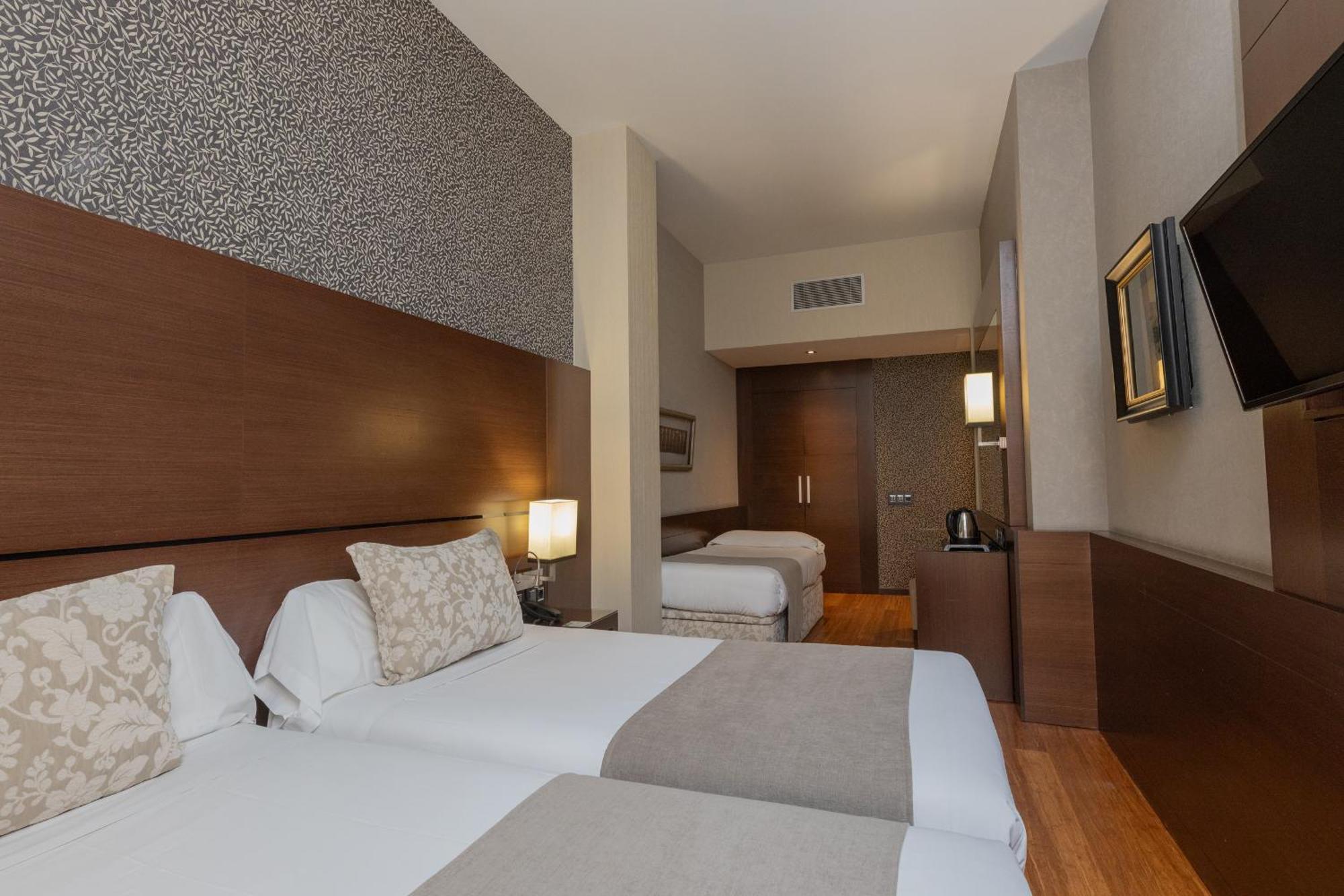 Zweibettzimmer mit Zustellbett